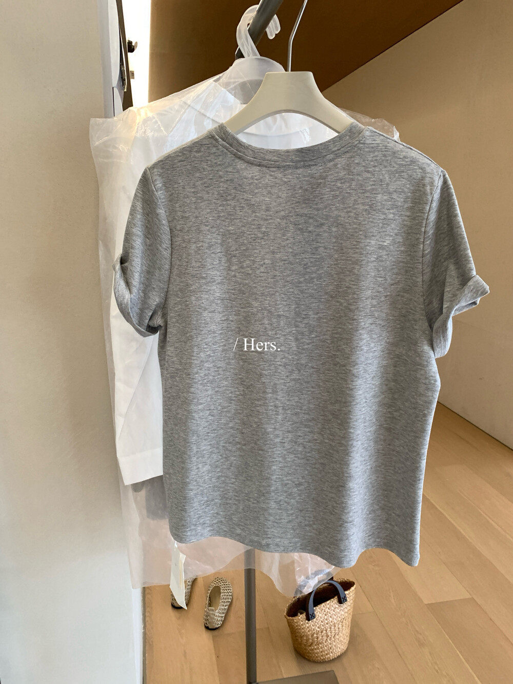 Áo thun nữ cổ tròn in họa tiết sô-cô-la hoạt hình, phong cách Hàn Quốc, form rộng suông — trắng ngà, màu xám, màu mơ chi tiết 10