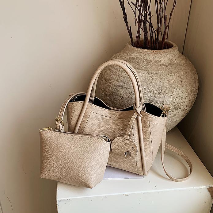 Tendencia transfronteriza de moda canasta de platos de mano 2025 nuevo nicho de alta sensación bolso de hombro bolso de cubo universal para mujeres