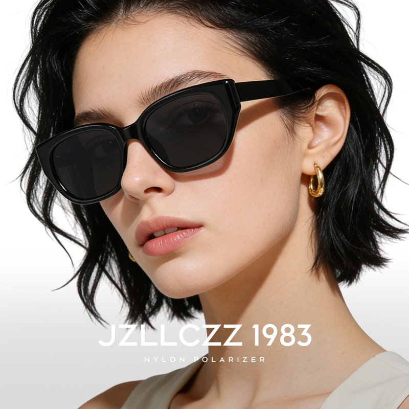 gafas polarizadas de nylon, gafas de sol especiales de vacaciones, gafas de sol de alta definición, nuevas moda en stock image 1