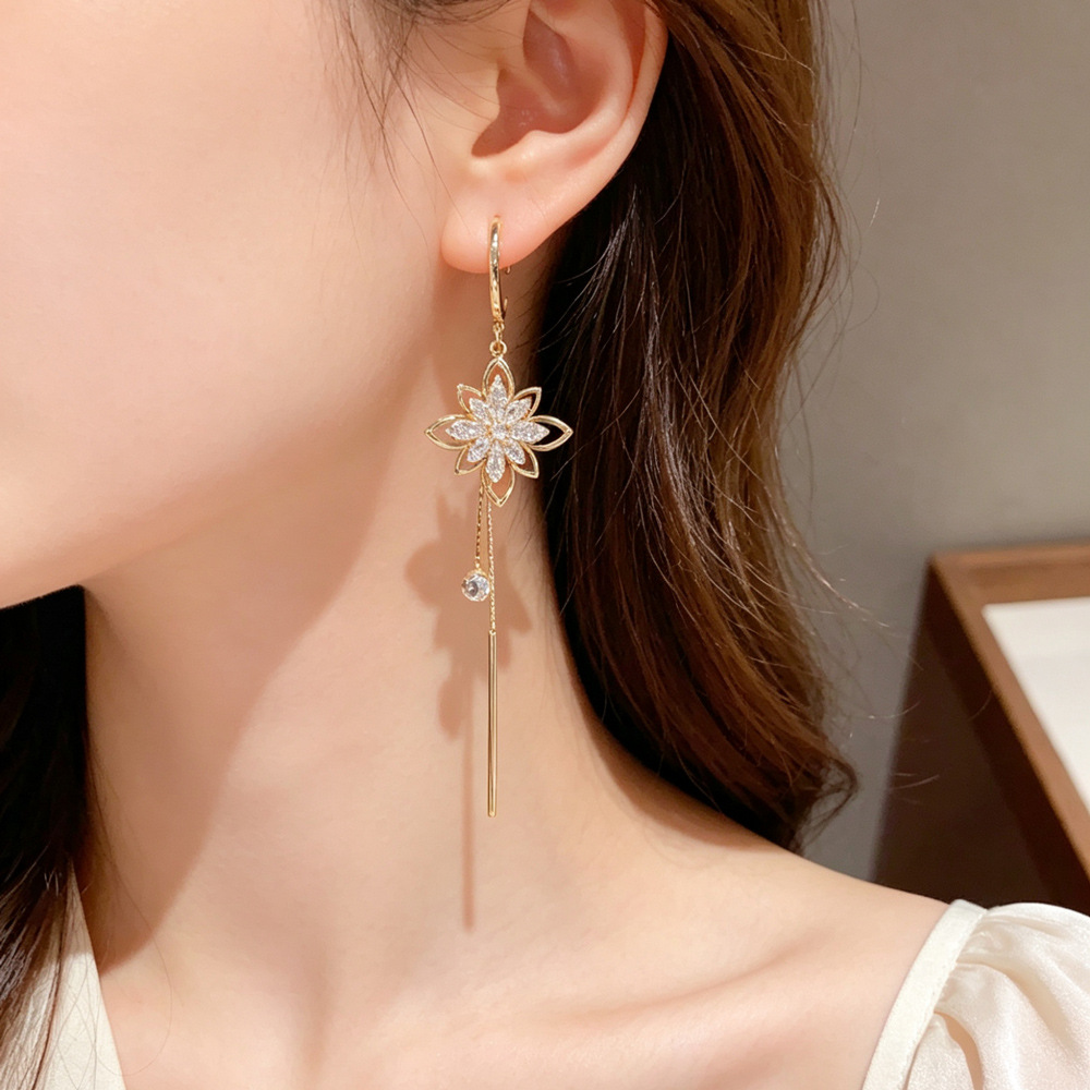 Pendientes largos con borlas y flores de circonita de estilo minimalista coreano y japonés para mujer, pendientes de lujo ligero y versátiles que estilizan el rostro, venta al por mayor.