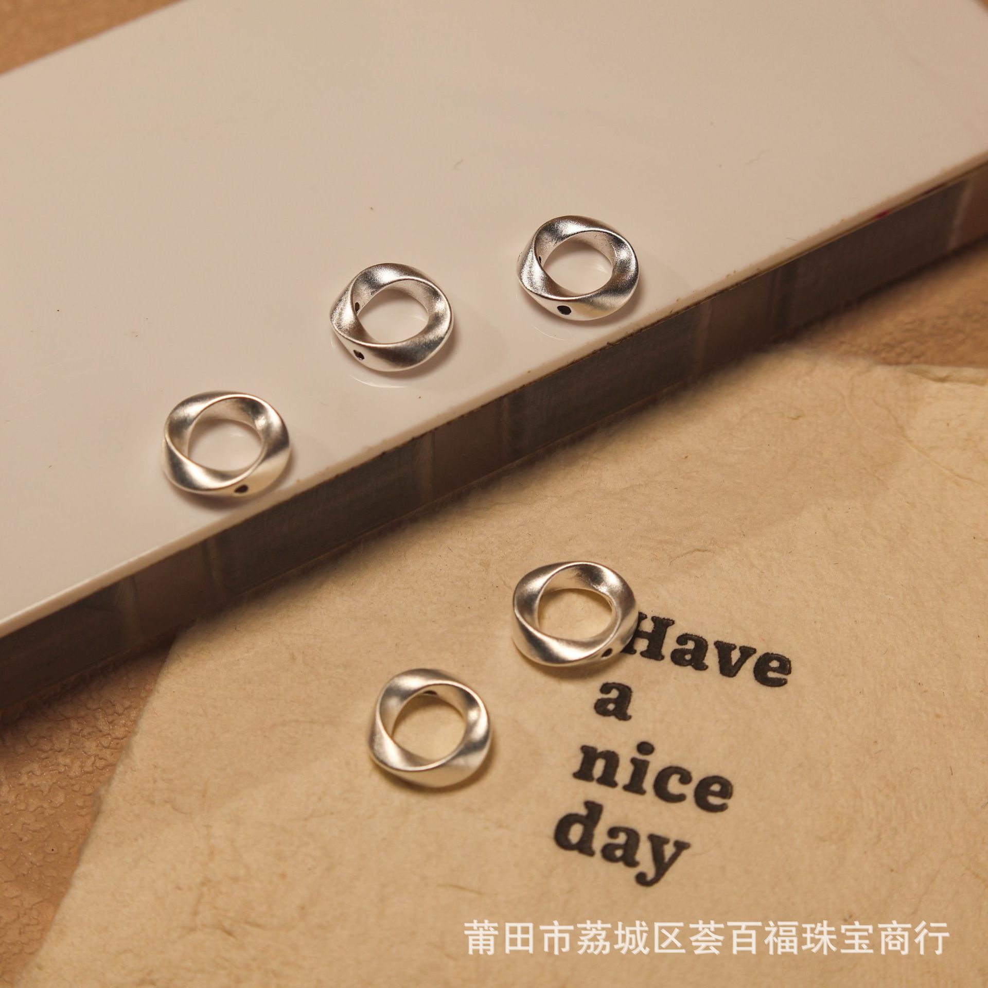 Pure silver s999 Möbius 3D hard silver accessory, hollow fashion niche light luxury ins handmade silver spacer bead accessory