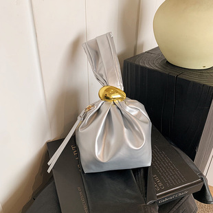Cross-border 2024 New Pleated Cloud Bag Women's Fashion All-match High-end Niche Design Casual Handbag Trendy