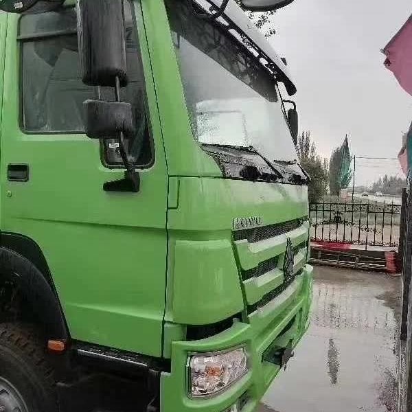 中国重汽 8X4驱动 440马力国五 6.5米车厢渣土车