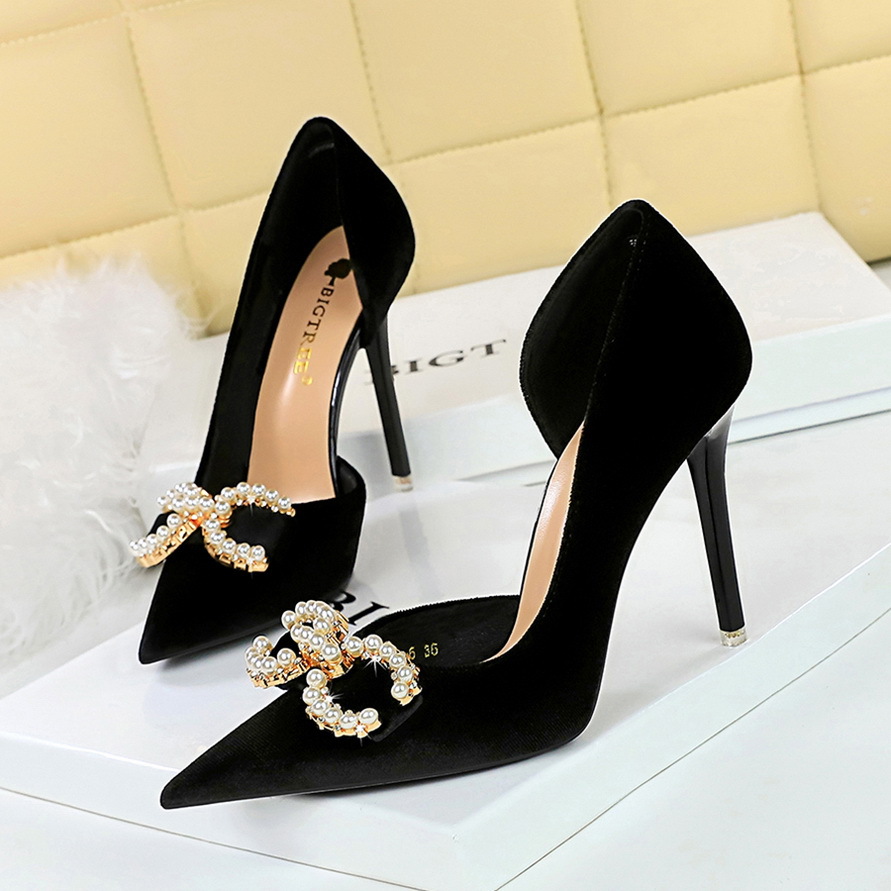 1363-K79 Banquet High Heels Shallow Mouth Pointed Toe Thickened Suede Side Hollow Pearl Rhinestone Buckle Bowknot Single_vogvips.com