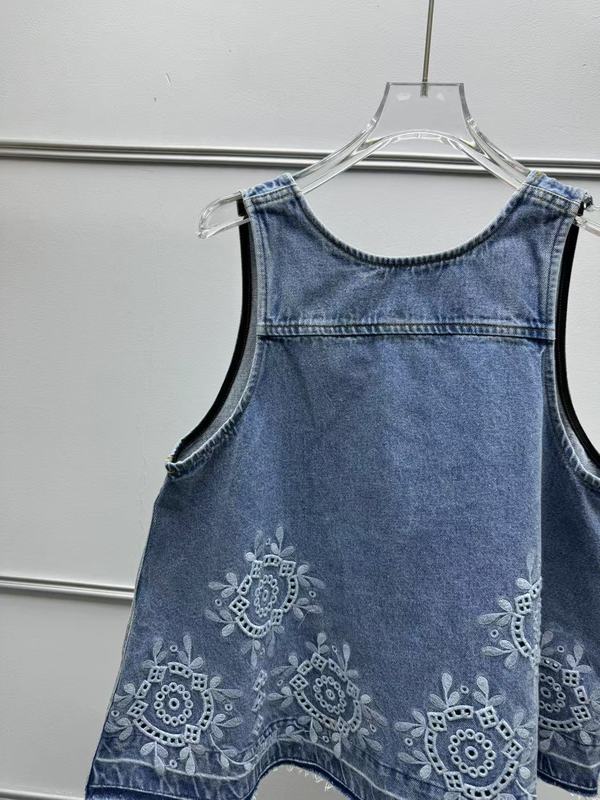 フランス式ga 25年夏の新作透かし彫りの刺繍は背中のデニムのゆったりとしたベストの毛の縁の半ズボンのカジュアルなスーツを現します。|undefined