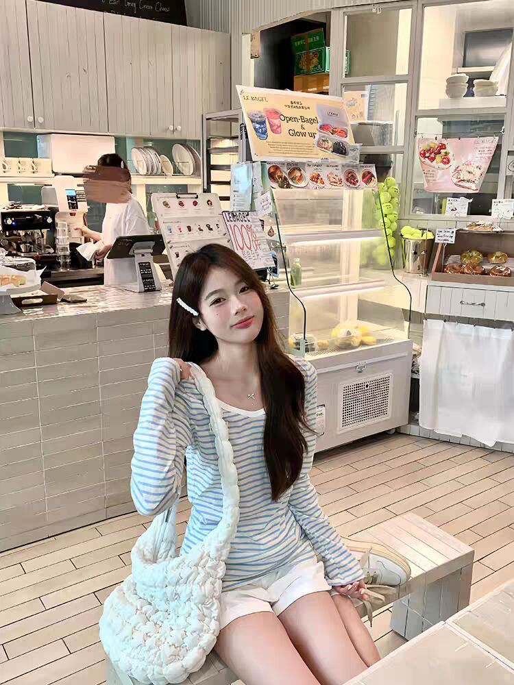 Jiaoxiting Blue V-Neck Striped Sun-Protective Long-Sleeve T-Shirt for Women, Korean Style Relaxed and Lazy Loose-Fitting Top for Women