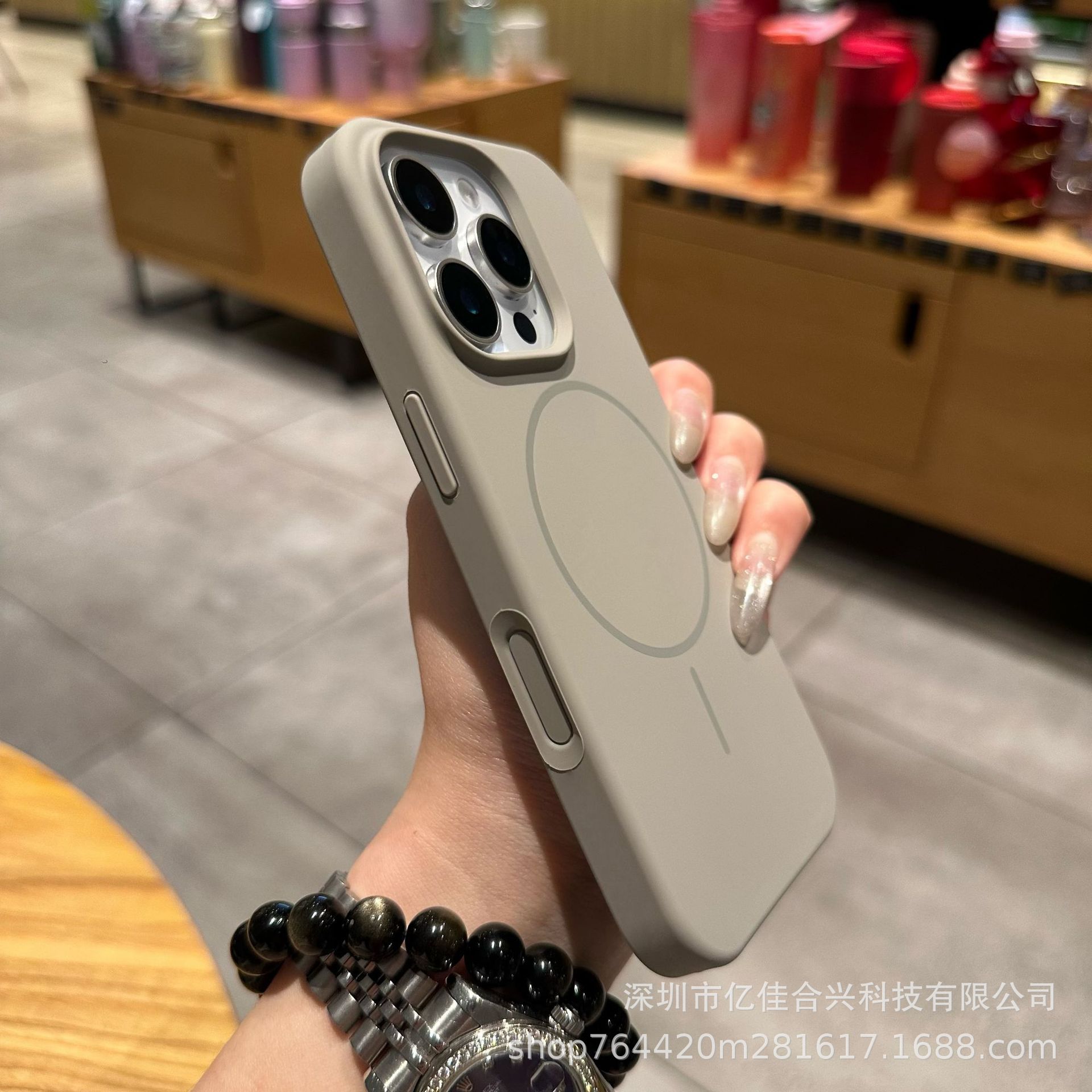 Funda de silicona líquida con anillo magnético y botón de IA anticaída todo en uno, compatible con Apple 17, iPhone 16 y iPhone 14 (orificio grande)