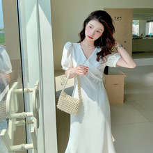 法式白色连衣裙女夏季2023新款高级感轻礼服气质名媛V领收腰仙气