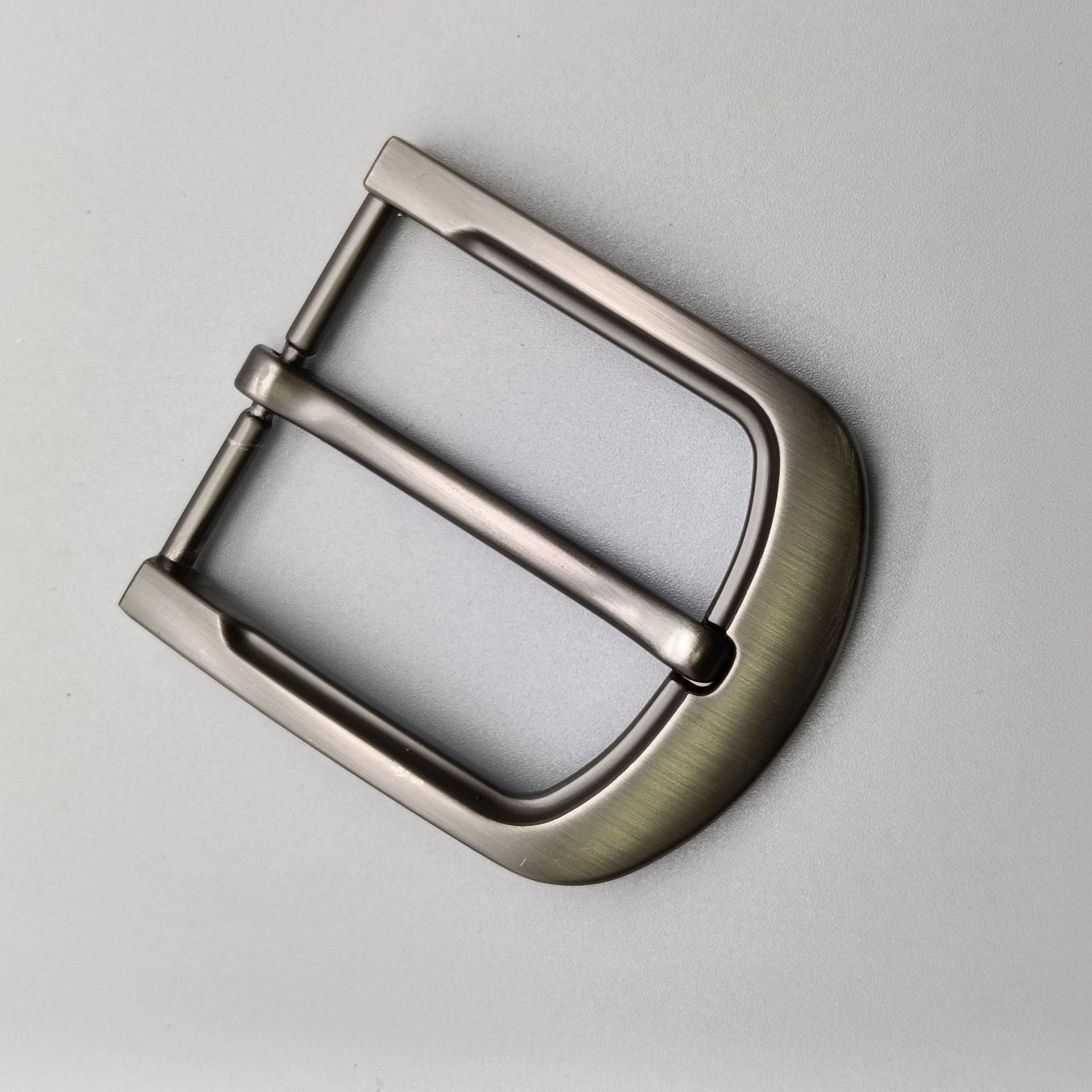 Comercio exterior al por mayor cinturón de aleación para hombres de alta gama hebilla 4.0 cinturón hebilla tipo aguja pistola de cuero dibujo negro