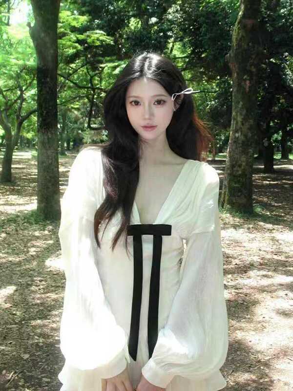 [Pearl chiffon + lining] Pure and alluring V-neck dress, elegant and slimming, with a fitted waist, perfect for early autumn and winter