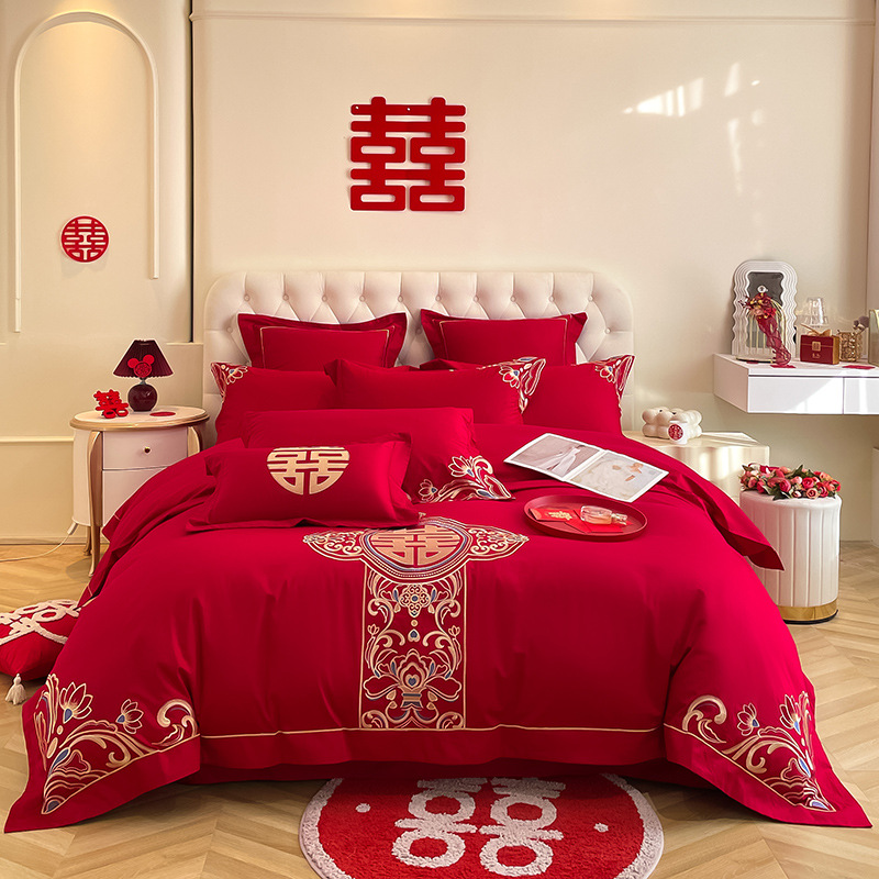 Una clase de madres y bebés de algodón de boda cuatro piezas grandes sábanas bordadas rojas chinas cubierta de cama de boda