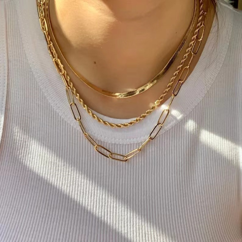 Zartes, zweifarbiges Kettenset in Lagenoptik, dünne Kette aus Gold- und Silbermetall, minimalistischer, trendiger Layering-Schmuck, leichte, verwicklungsfreie zweifarbige Halskette_voghion.com