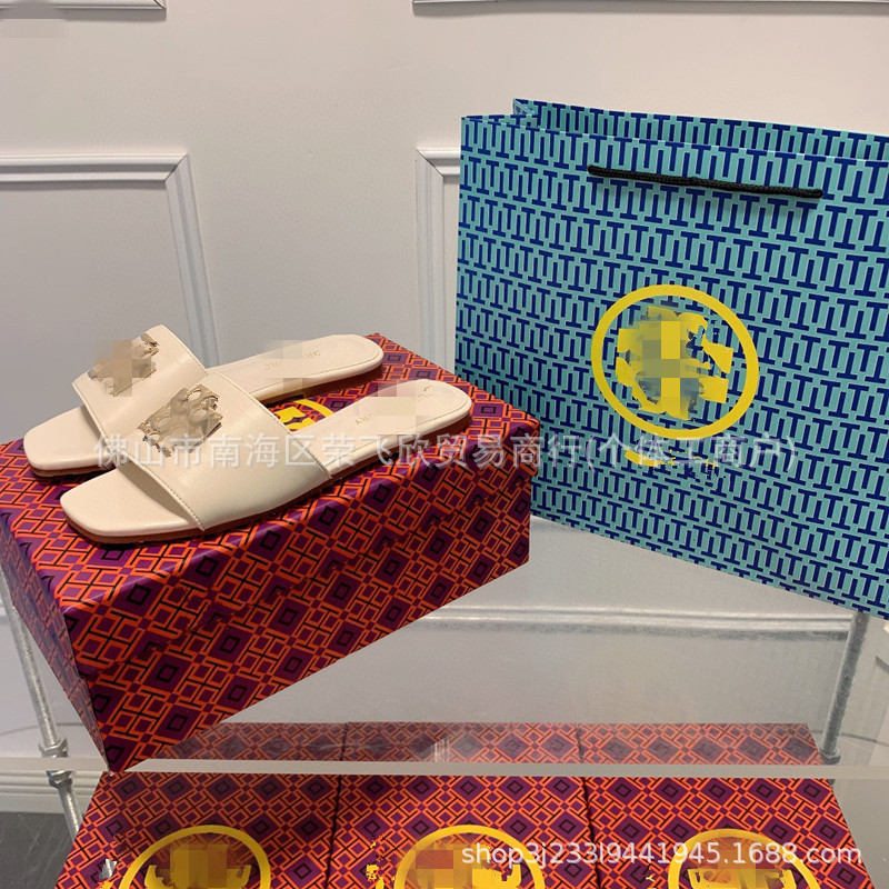 Comercio exterior TB hogar 2024 zapatillas planas huecas desgaste exterior de las mujeres Sandalias de tacón alto de moda Zapatos de una sola capa de piel de oveja alta de una línea