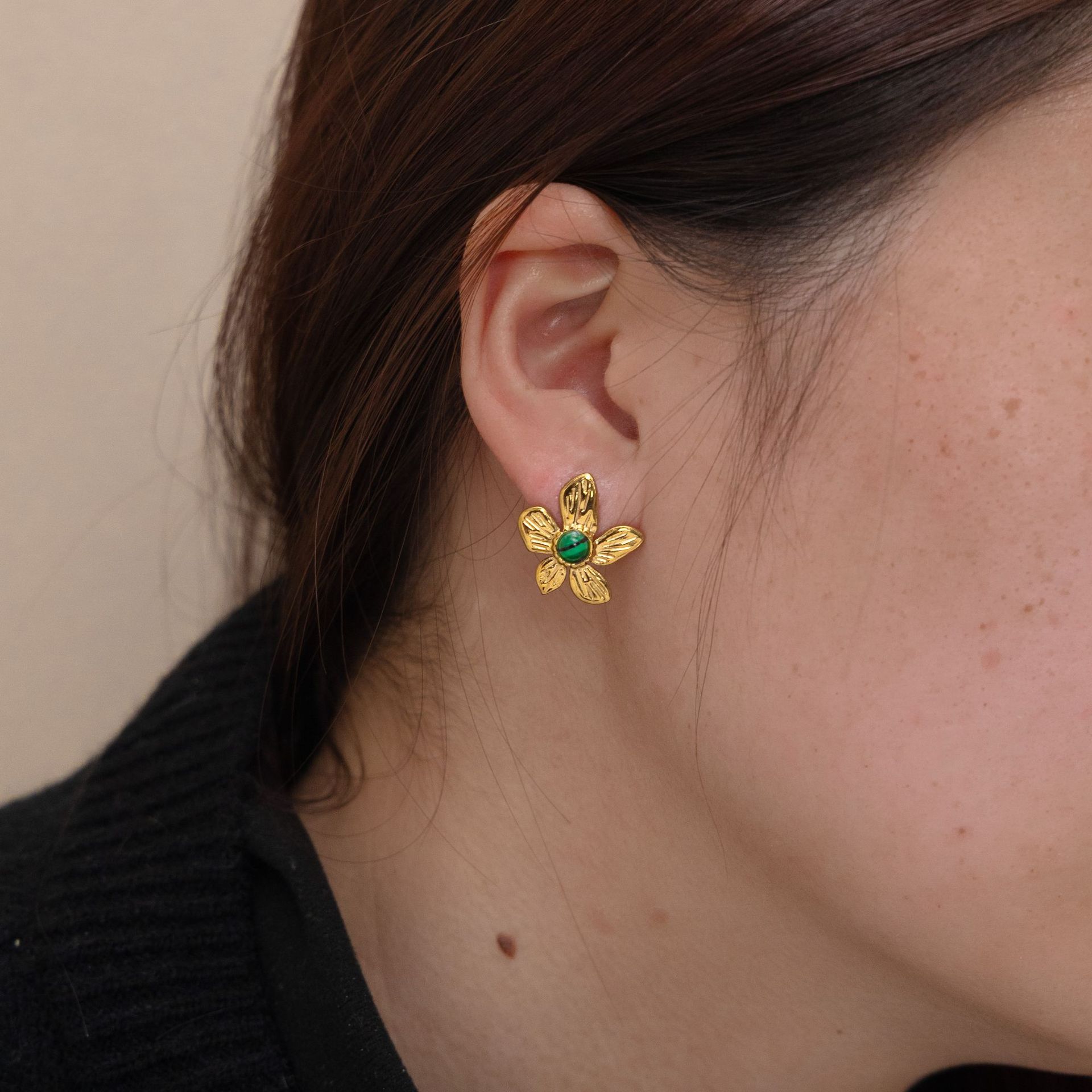 TENA Europa y los Estados Unidos transfronterizos malaquita aretes de acero inoxidable diseño universal no se desvanecen pernos de aretes joyas de alta calidad