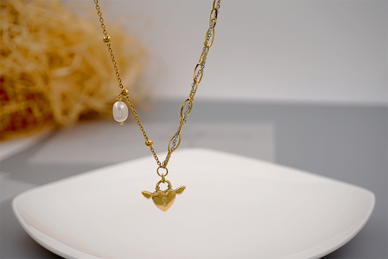 Retro Heart Shape Titanium Steel Pearl Plating Chain Pendant Necklace 1 Piece