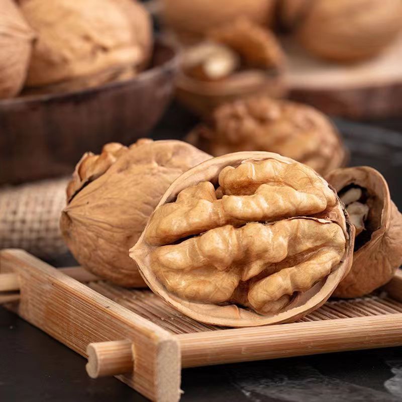 Xinjiang 185 paper-skinned raw walnuts wholesale 500g Aksu hand-peeled nut snacks thin-skinned raw walnuts
