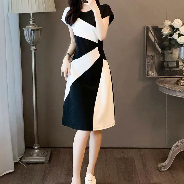 Popular French Dress Summer 2025 New Style Waist Slimming High-End Black and White Splicing Casual Skirt for Women