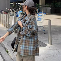 アメリカのレトロな格子の長袖のシャツの上着の女性の香港風の百合のカジュアルなカップルのシャツのins潮の学生の上着