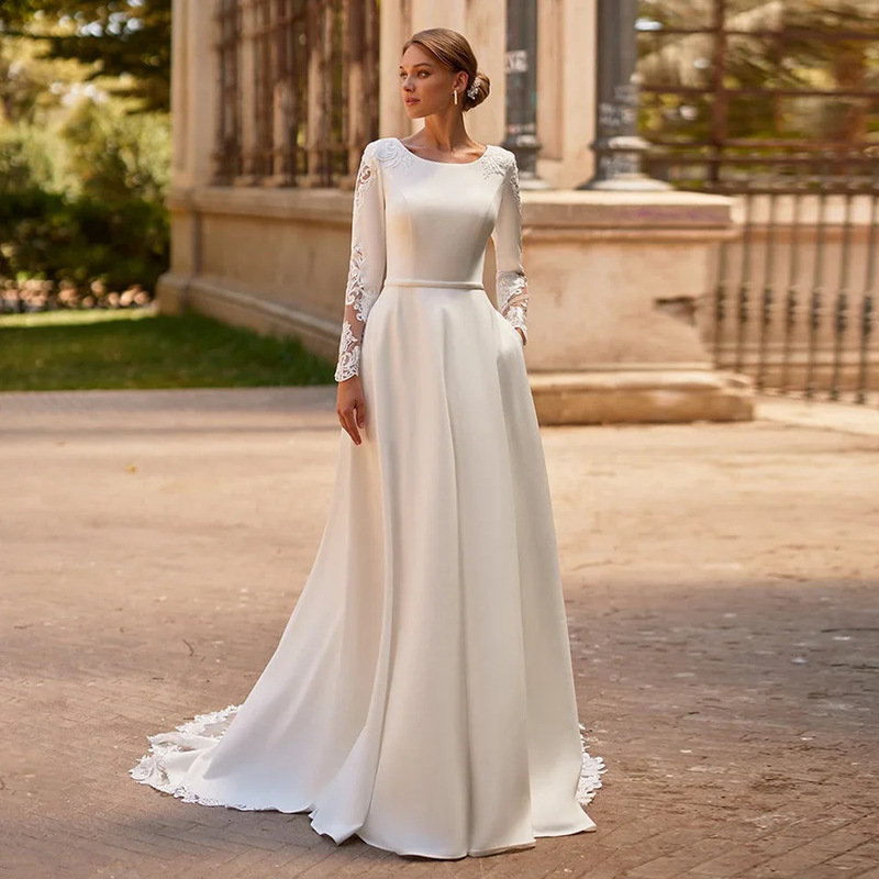 Satin Long-Sleeved Light Wedding Dress 2025 New French Retro Square Collar Slim Tail Bride Wedding Main Wedding Dress Spring & Fall