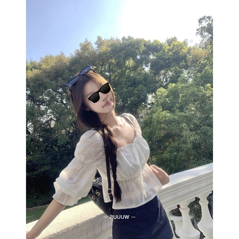 Wuuus【Love Summer】doe* style 3/4 sleeve blouse with contrasting color stitching on the collar Wuuus【Love Summer】doe* style 3/4 sleeve blouse with contrasting color stitching on the collar