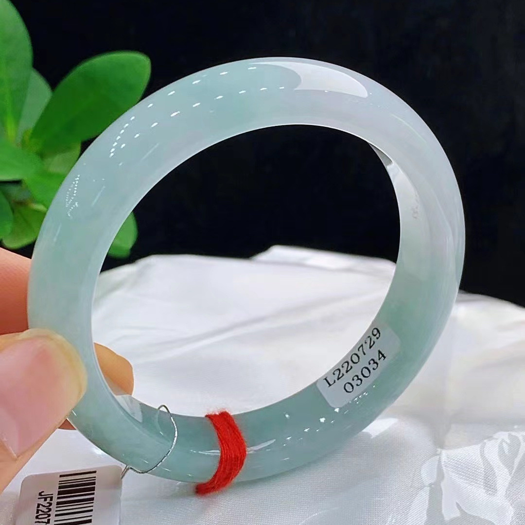 Vòng tay ngọc bích băng tự nhiên Miến Điện màu xanh nhạt trong suốt cao cấp