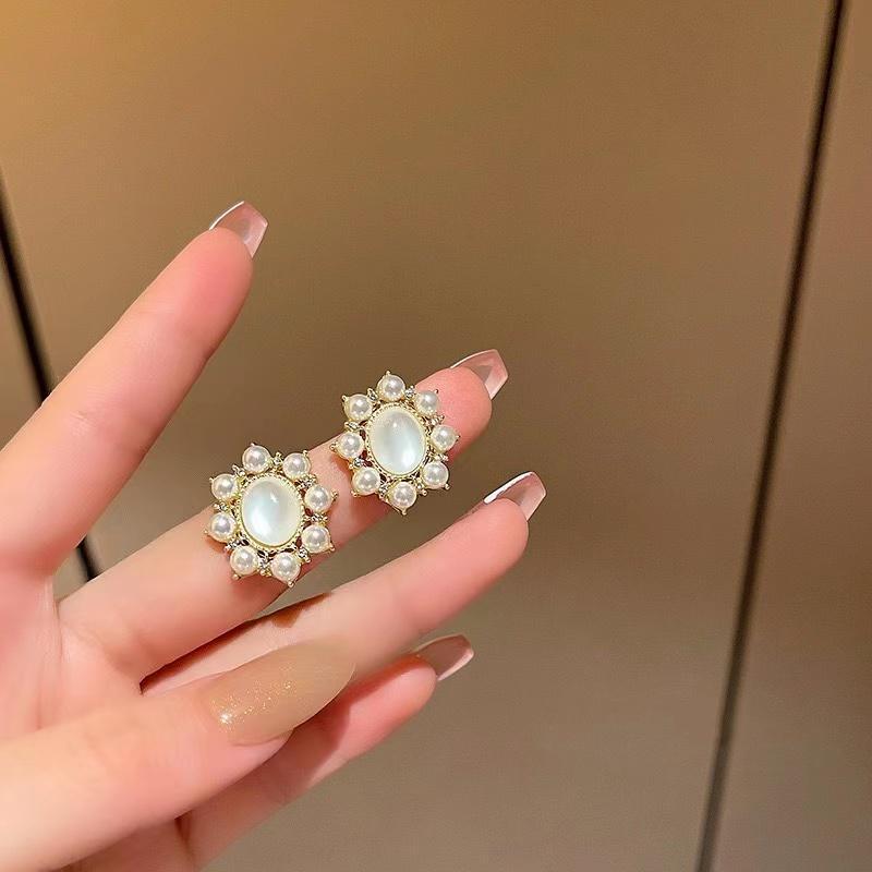 Retro fashionable trend earrings pearl
