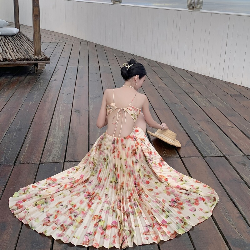 Super Fairy-Style Floral Temperament Waist-Slimming Pleated Halter Neck Strapless Long Dress for Seaside Vacation Super Fairy-Style Floral Temperament Waist-Slimming Pleated Halter Neck Strapless Long Dress for Seaside Vacation