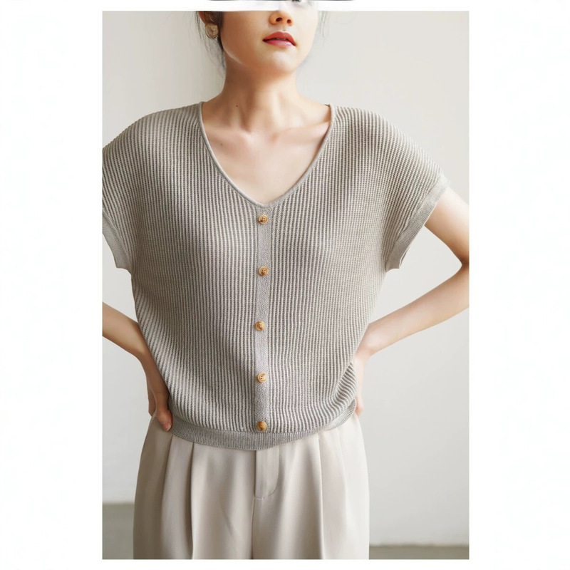 French Retro V-Neck Ice Silk Knitwear for Women, Summer Short-Sleeved T-Shirt, Elegant and High-End, Unique and Versatile Top