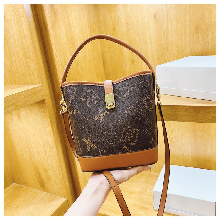 Borsa a tracolla monospalla classica versatile di vendita calda da donna 2023 con lettera stampata nuova_voghion.com