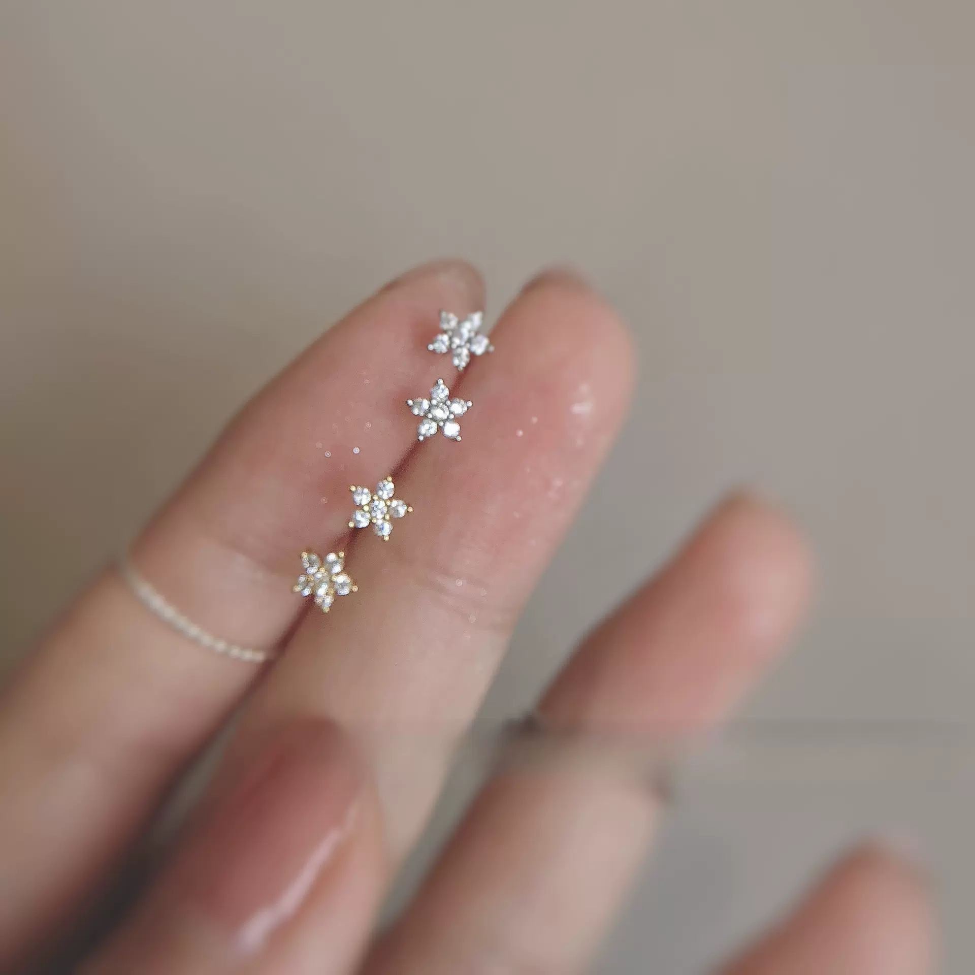 可爱的五角小樱花 亮亮的迷你小耳钉 耳骨钉 学生养耳不用摘耳饰