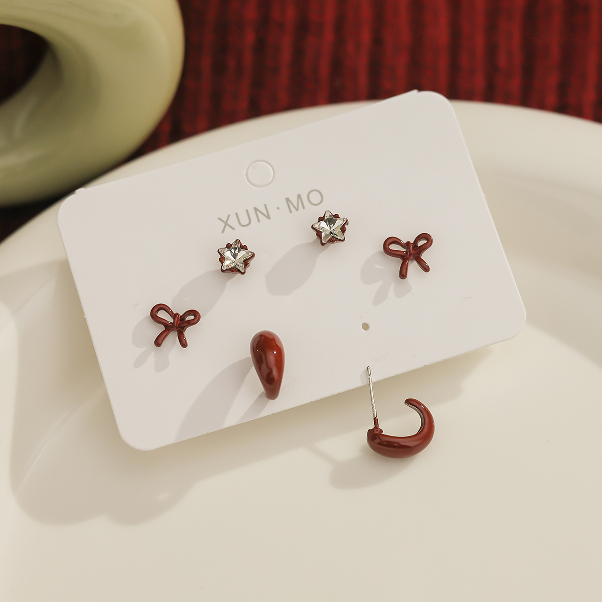 Juego de pendientes de aguja plateados, sencillos y compactos para mujer, pendientes geométricos en forma de corazón, bonitos, dulces y versátiles, venta al por mayor para puestos de mercado