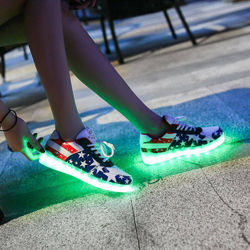 USB-Lade-LED-Leuchtschuhsohlen für Erwachsene mit Lichtern, bunte Beleuchtungsschuhe, lässige Geister-Wanderschuhe_voghion.com