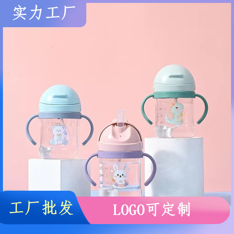 Bebé taza de agua de plástico PC bebé mango taza de paja para niños taza de dibujos animados adorable logotipo de fábrica personalizado