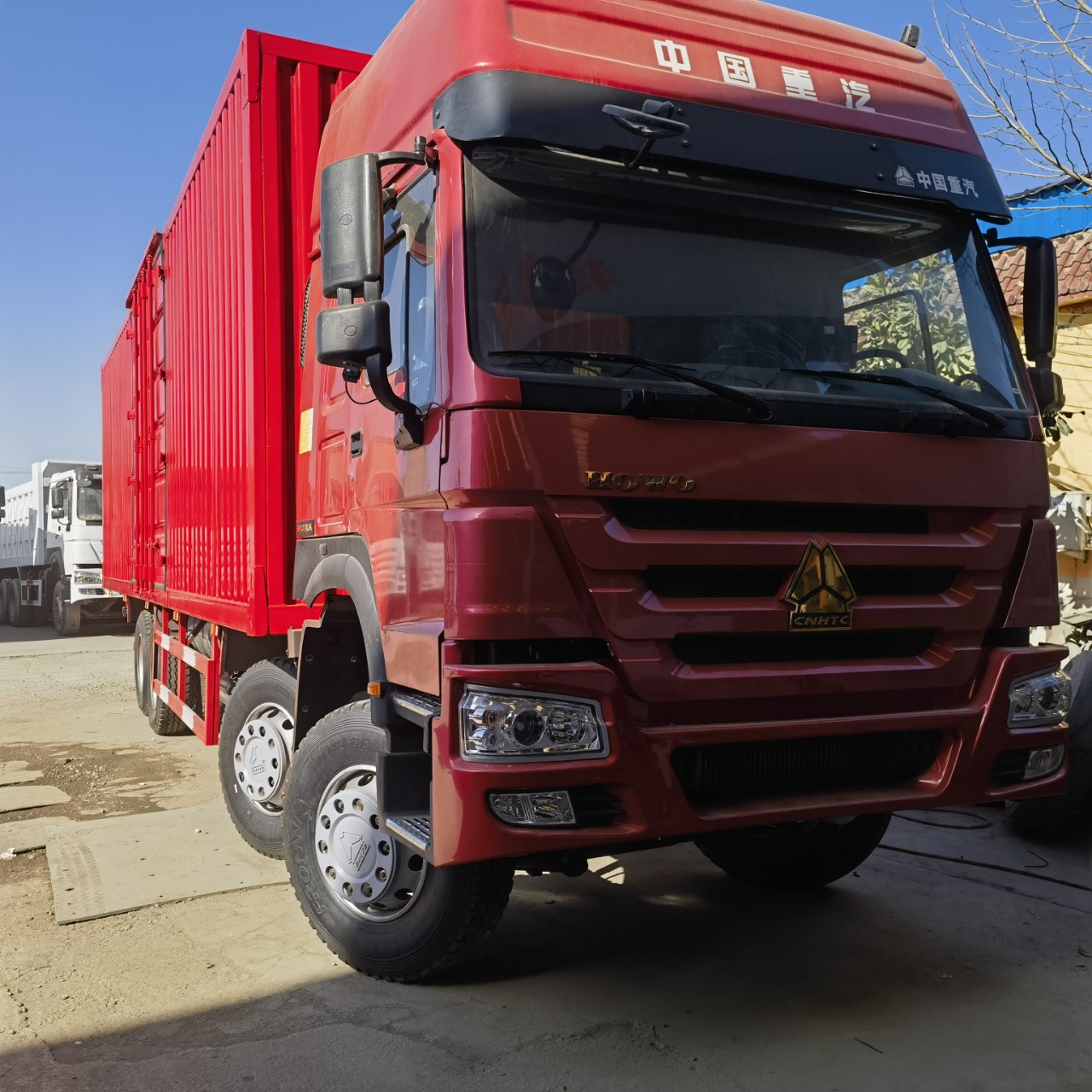 出口重汽豪沃9.6米载货 箱式货车 12轮货车 前4后八  集装箱