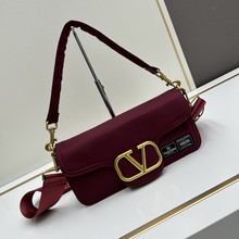 �羳���Q����Ů���A���������r��朗l��Ůʿ�μ�б��С����