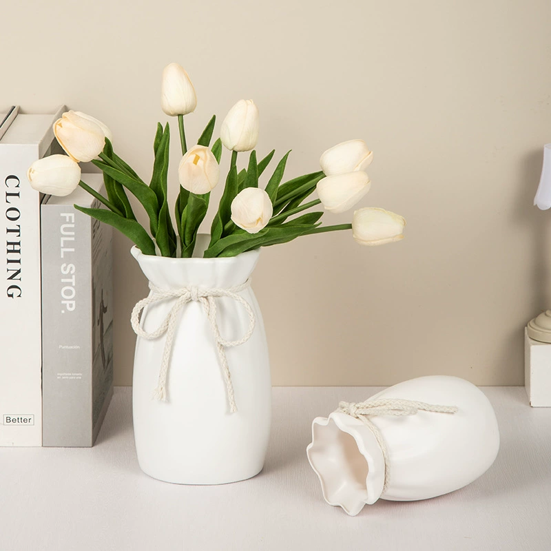 [Тщательно отобранный] Имитация керамической пластиковой вазы, цельная, изготовленная методом выдувного формования, настольная ваза для искусственных тюльпанов, декоративная маленькая ваза