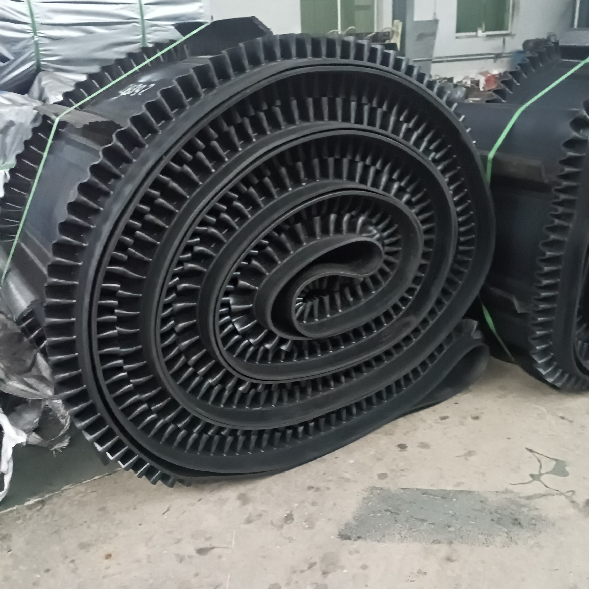 裙边带650宽s60水泥厂用大倾角输送带挡边尼龙橡胶皮带耐磨耐用