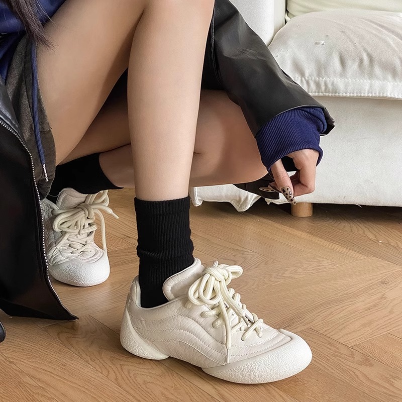 Chao Bunan ~ zapatos blancos con suela gruesa de lazos pareja de zapatos de entrenamiento 24 otoño y invierno zapatos de piel agrietados Flexion