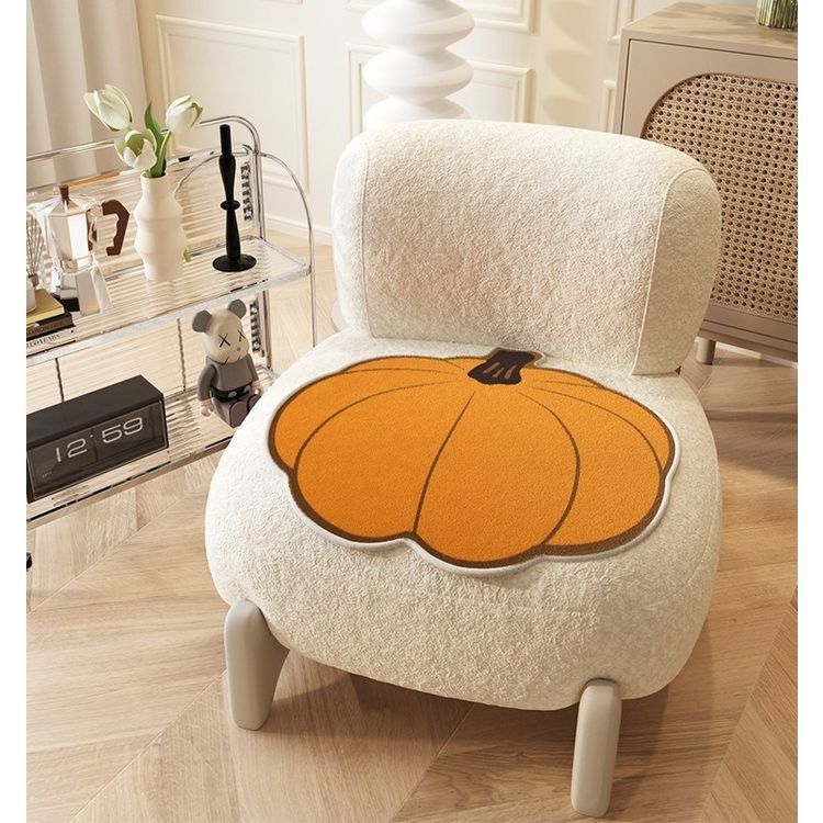 カシミヤのクッションに似せています。