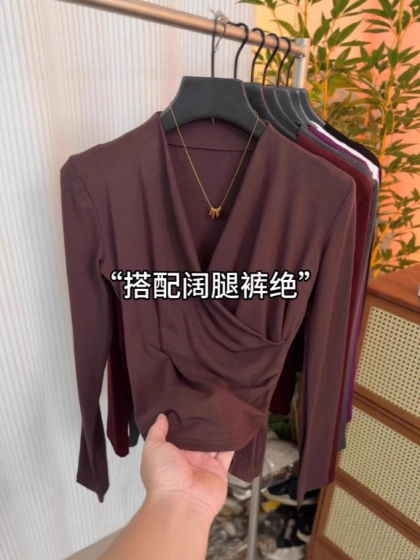 超好看独特漂亮V领上衣女2025早秋穿搭设计感小众洋气内搭打底衫|undefined