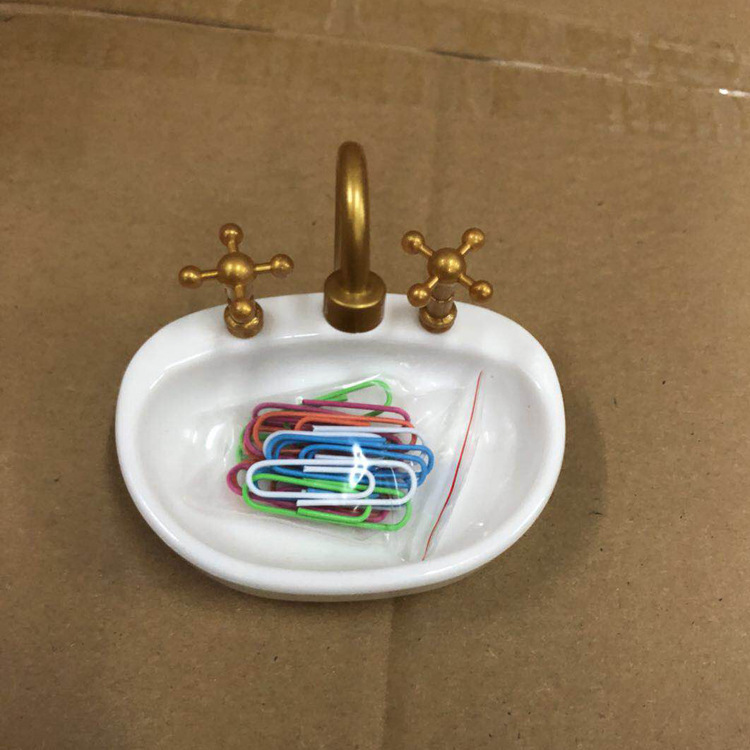 2022 nuevo creativo práctico suministros de oficina fregadero clip de papel cuenca de almacenamiento clip de papel asiento magnético
