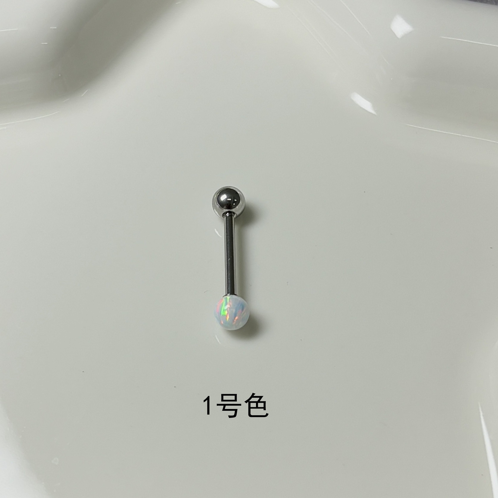 16G labret stud size and finish detail