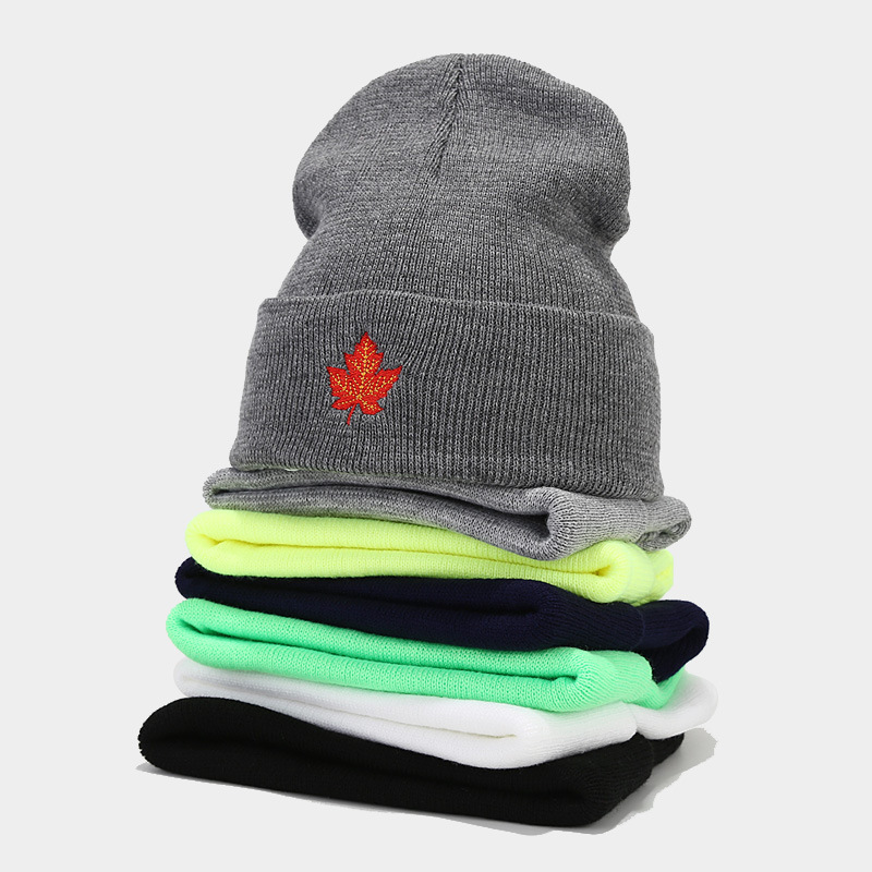 El otoño y el Invierno nuevo bordado de la hoja de arce rojo de Las Mujeres de Moda de punto redondo frío sombrero de moda marca personalidad hip hop sombrero de lana de los hombres