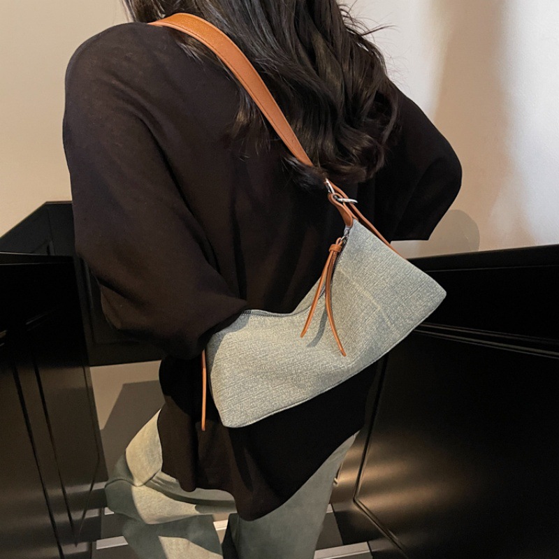 Bolso de axila retro estilo Hong Kong 2025 verano nuevo bolso femenino casual bolso de hombro de mezclilla moda contraste color bandolera marea