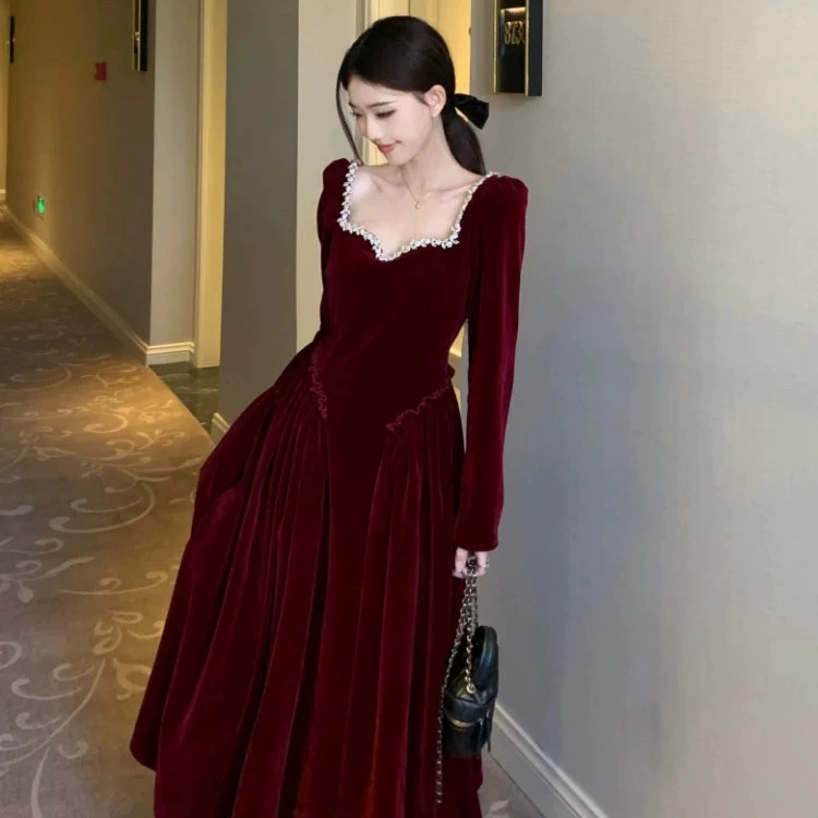 Плюс размер французское ретро бархатное платье женский осенний и зимний толстый мм талия тонкая, дизайн темперамент светская маленькая черная юбка