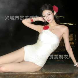 2026新款ins白色连体斜肩泳衣女纯欲花朵小胸高级感泡温泉比基尼
