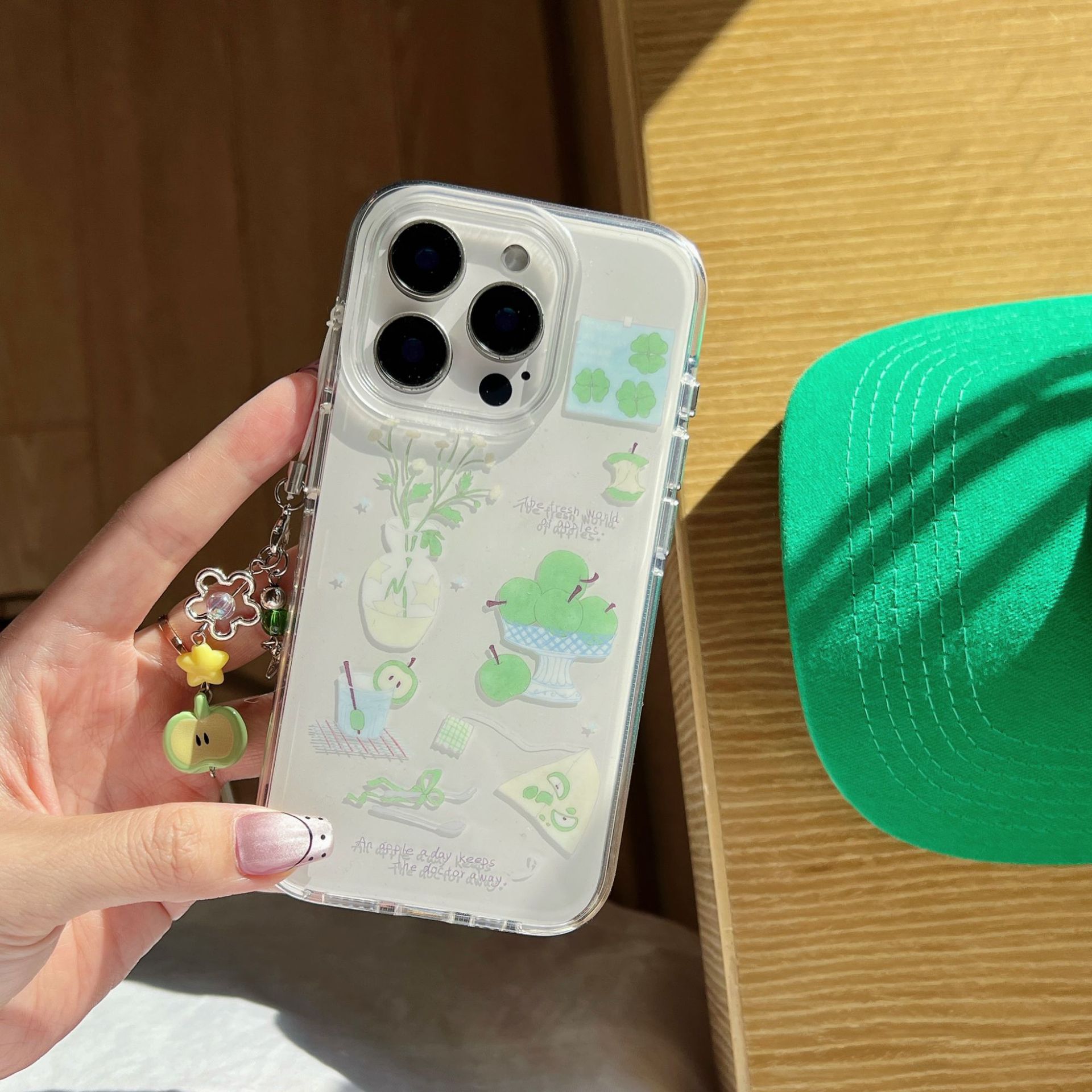 Pequeño florero de trébol de cuatro hojas fresco manzana verde para iPhone16 funda para teléfono móvil 15ProMax femenino 14/13 nuevo 16P