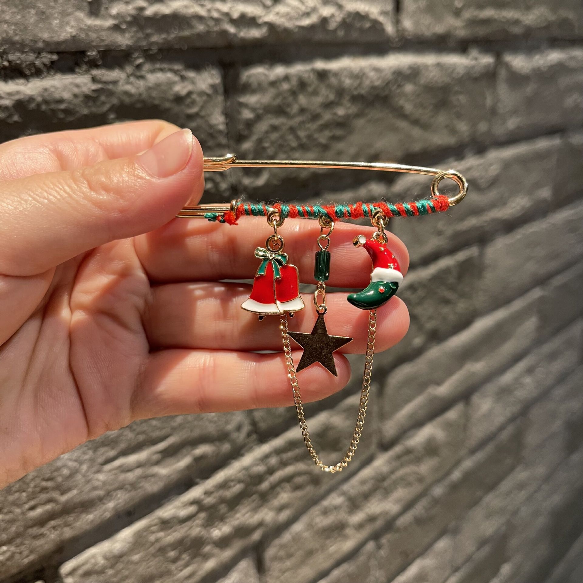 Brooches Classification Cute Pin Santa Claus Star Elk Alloy Enamel Unisex Brooches