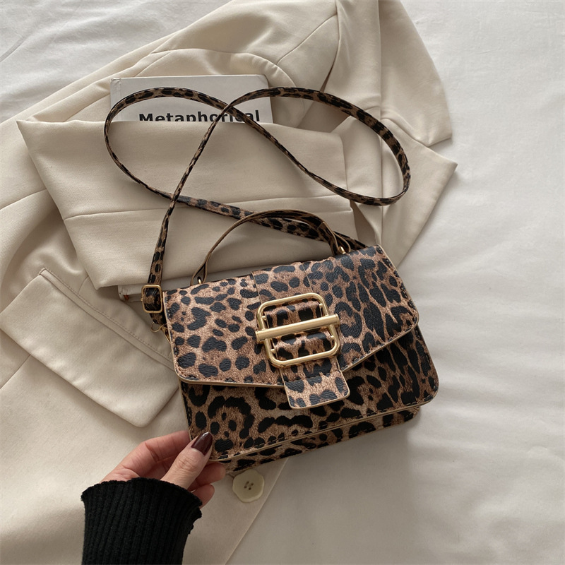 Bolso popular de invierno de este año 2024, nuevo estilo de invierno de estilo universal, bolso de hombro de estilo exterior.