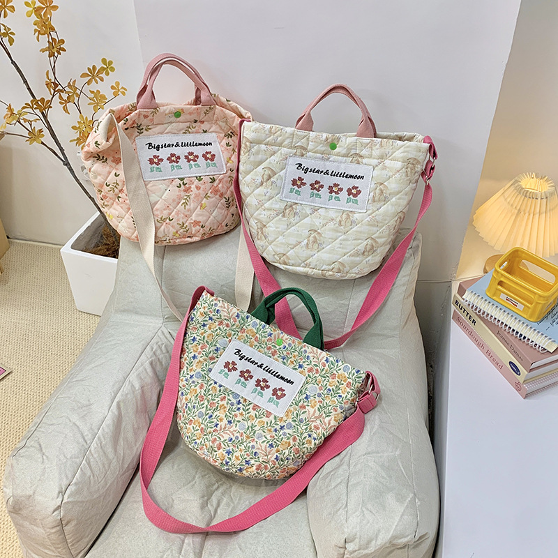 Otoño y invierno nuevo tipo de bolso de hombro para niños y niñas, pequeño bolso de algodón fresco, nuevo tipo de bolso de gran capacidad para niños.